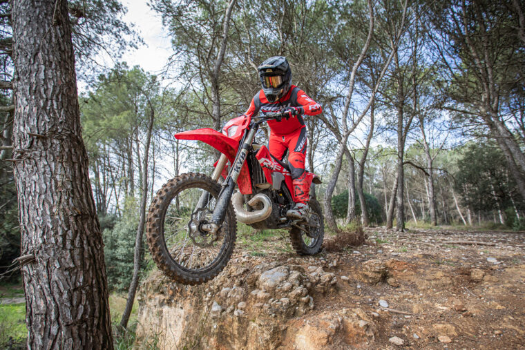 Rieju-MR300i-Racing-2026-accion2