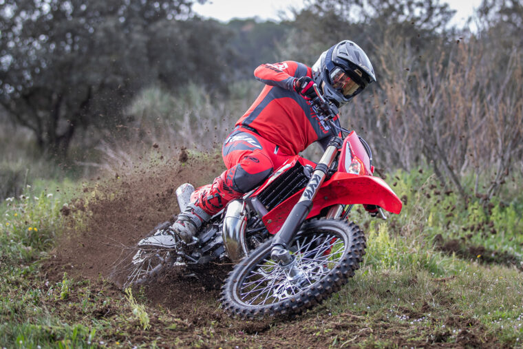 Rieju-MR300i-Racing-2026-accion6