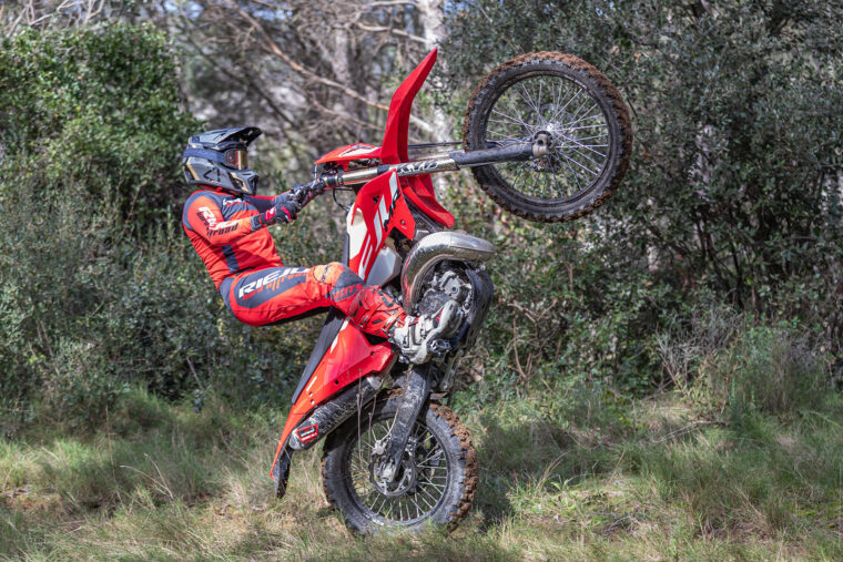 Rieju-MR300i-Racing-2026-accion7