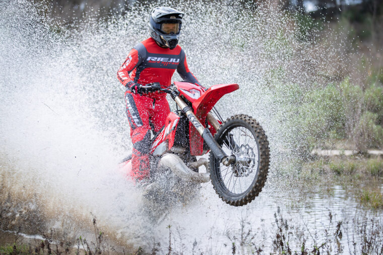 Rieju MR 300 Racing 2026 3 Rieju MR300i Racing 2026 accion9