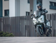 SYM ADX 300 2025 accion1