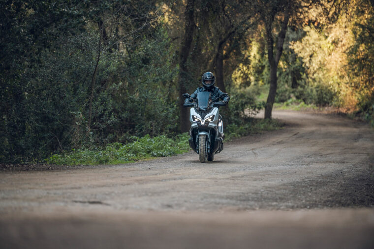 SYM ADX 300 2025 accion11