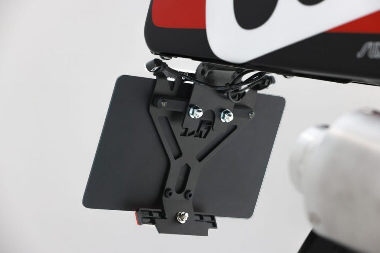 Suzuki-GSX-R750-Yoshimura-12