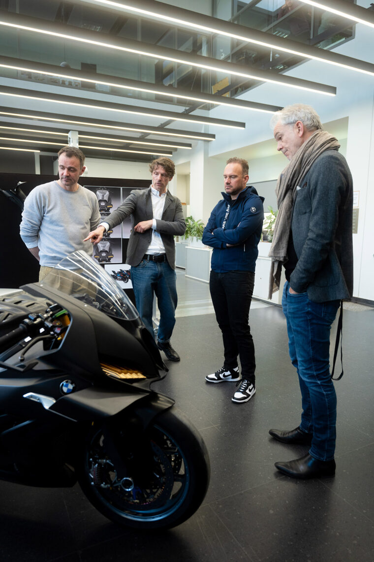 BMW-Motorrad-Concept-RR-2025-1