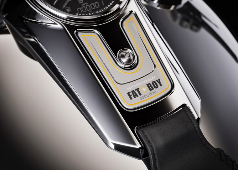 Harley-Davidson-Fat-Boy-Gray-Ghost-2025-detalles13