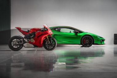LAMBORGHINI TEMERARIO VS DUCATI PANIGALE V4 5