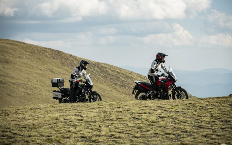 Macbor-Montana-XR1-125-EVO-2025-accion10