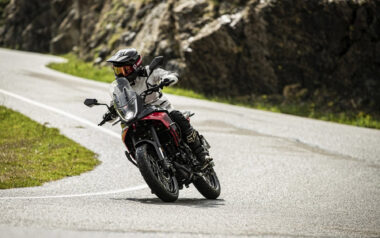 Macbor Montana XR1 125 EVO 2025 accion9