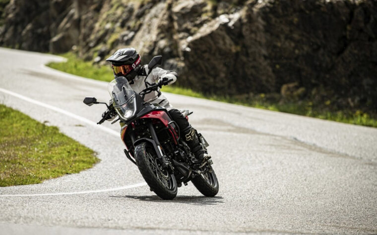 Macbor-Montana-XR1-125-EVO-2025-accion9