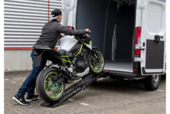 Así son las rampas Rothewald para cargar motos a remolque/furgoneta 8 Rampa carga Rothewald motos furgoneta 2