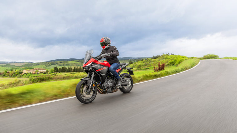 Yamaha-Tracer-7-2025-accion1