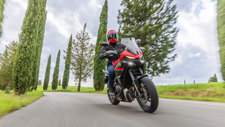 Yamaha-Tracer-7-2025-accion2