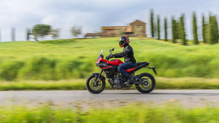 Yamaha-Tracer-7-2025-accion4