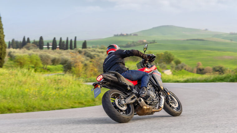 Yamaha-Tracer-7-2025-accion5