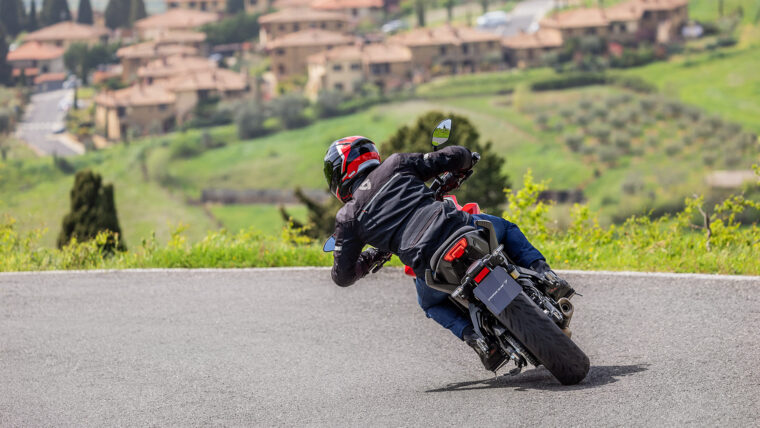 Yamaha-Tracer-7-2025-accion6