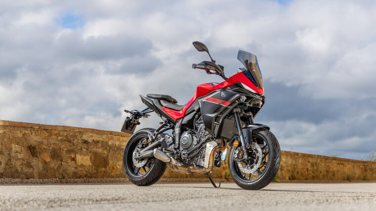 Yamaha-Tracer-7-2025-estaticas1