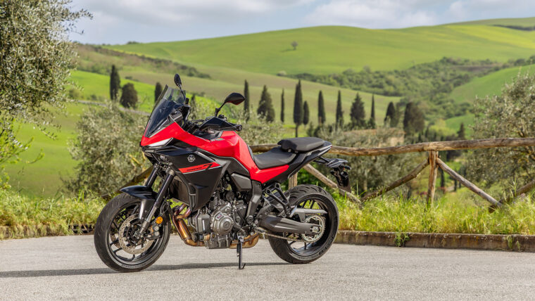 Yamaha-Tracer-7-2025-estaticas2