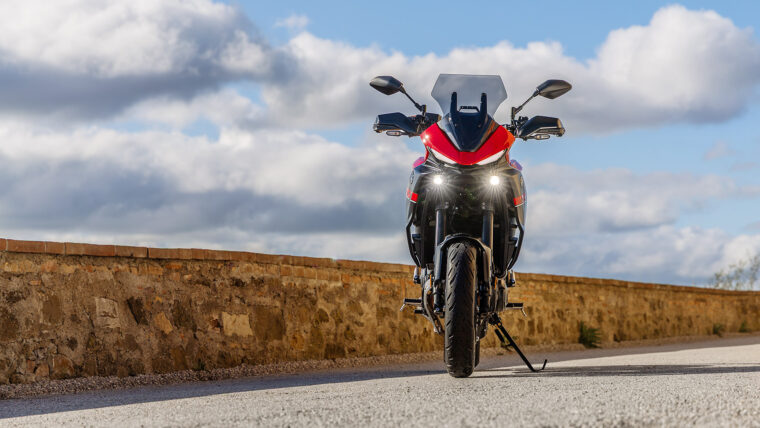 Yamaha-Tracer-7-2025-estaticas4