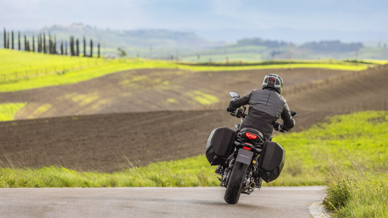 Yamaha-Tracer-7-GT-2025-accion3