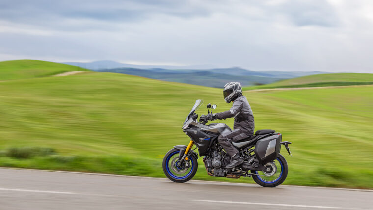 Yamaha-Tracer-7-GT-2025-accion5