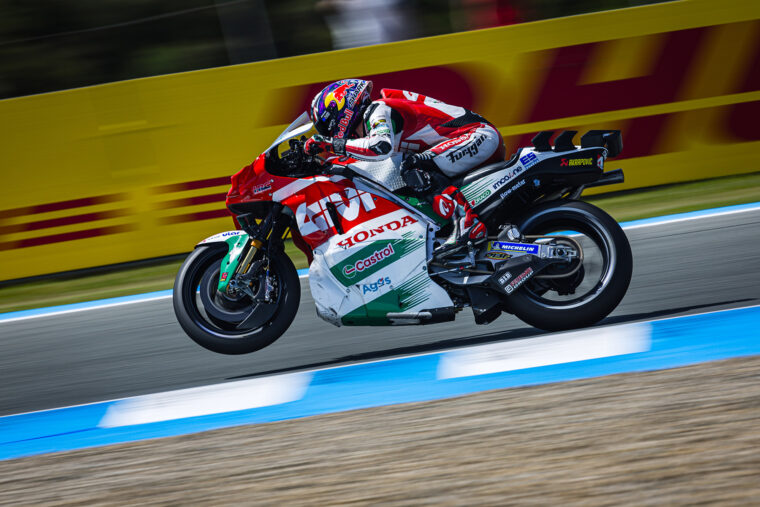 shark-aeron-gp-motogp-2025 (4)