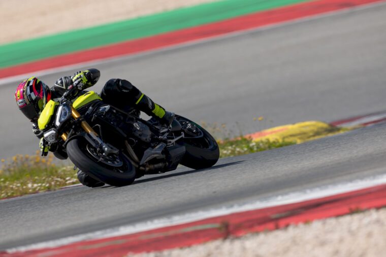 triumph-speed-triple-1200-rx-2025-1