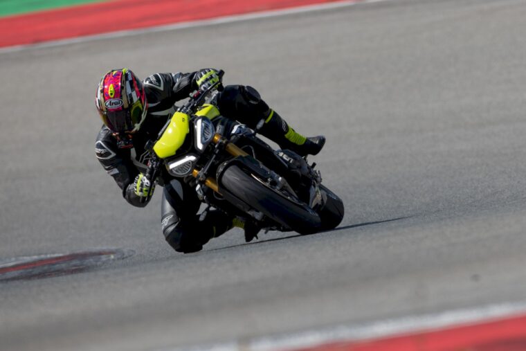 triumph-speed-triple-1200-rx-2025-10