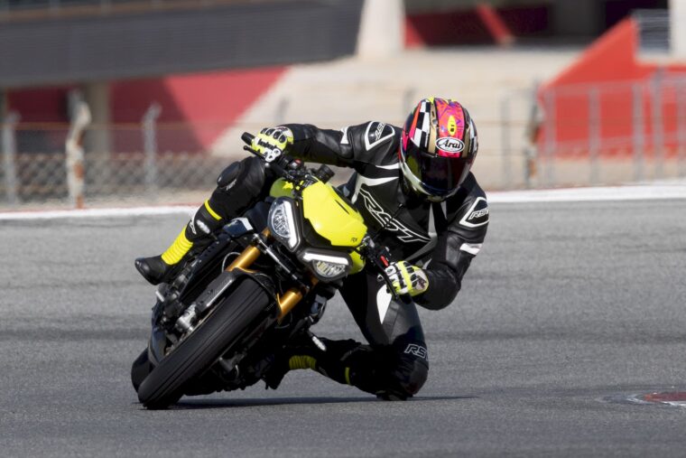 triumph-speed-triple-1200-rx-2025-13