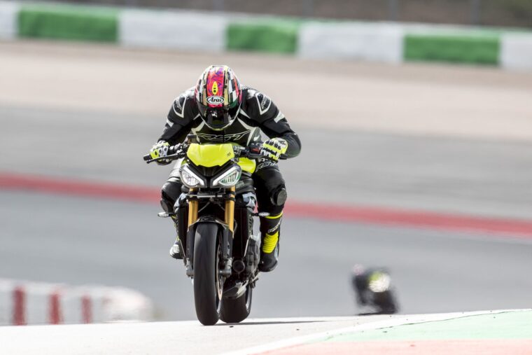 triumph-speed-triple-1200-rx-2025-14