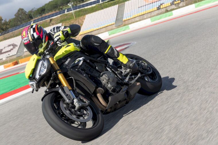 triumph-speed-triple-1200-rx-2025-17