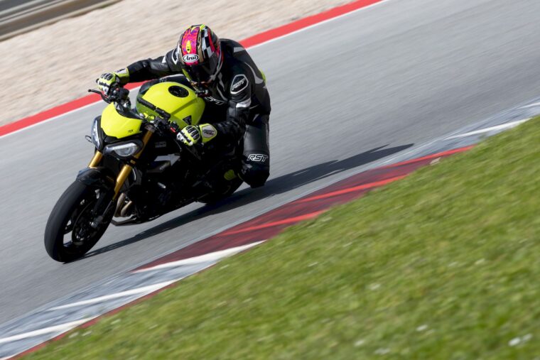 triumph-speed-triple-1200-rx-2025-18