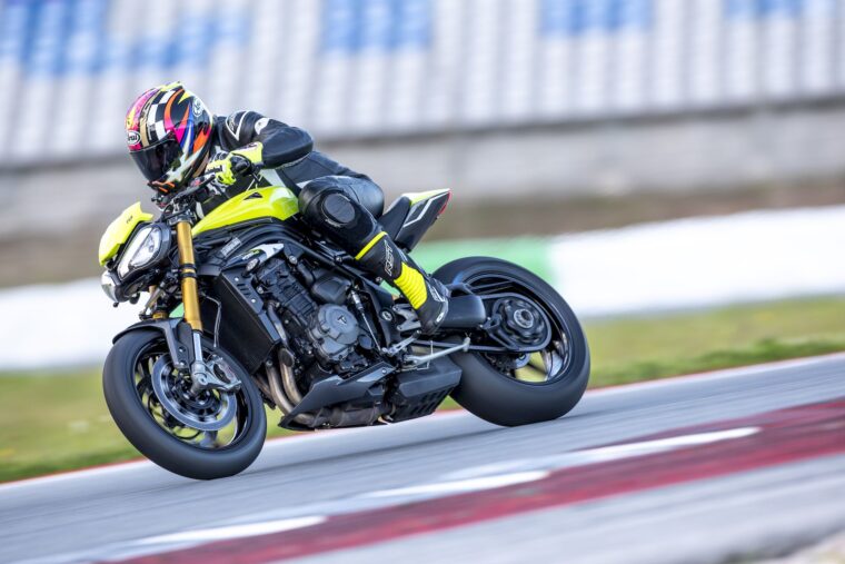 triumph-speed-triple-1200-rx-2025-20