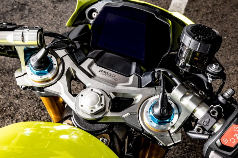 triumph-speed-triple-1200-rx-2025-31