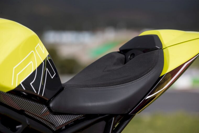 triumph-speed-triple-1200-rx-2025-38