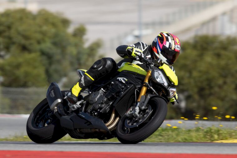 triumph-speed-triple-1200-rx-2025-4