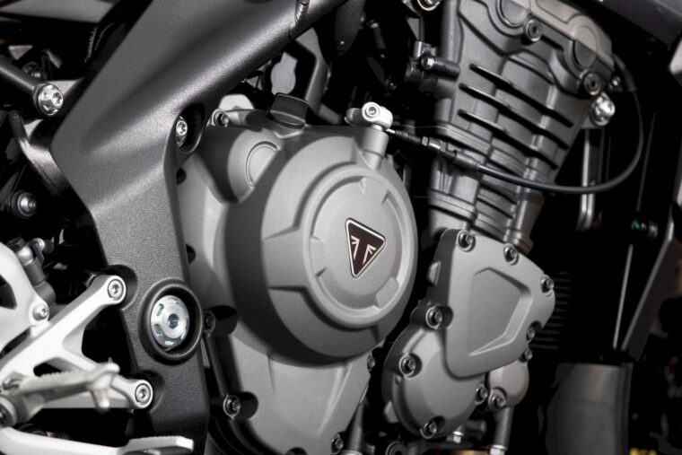 triumph-speed-triple-1200-rx-2025-41