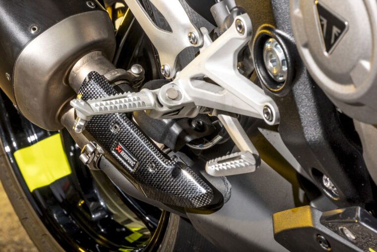 triumph-speed-triple-1200-rx-2025-43