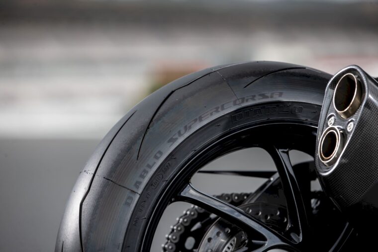 triumph-speed-triple-1200-rx-2025-47