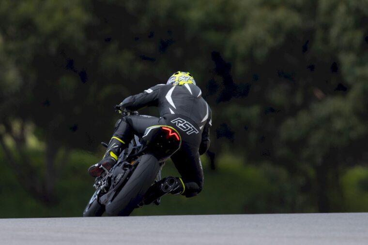 triumph-speed-triple-1200-rx-2025-5