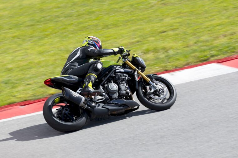 triumph-speed-triple-1200-rx-2025-7
