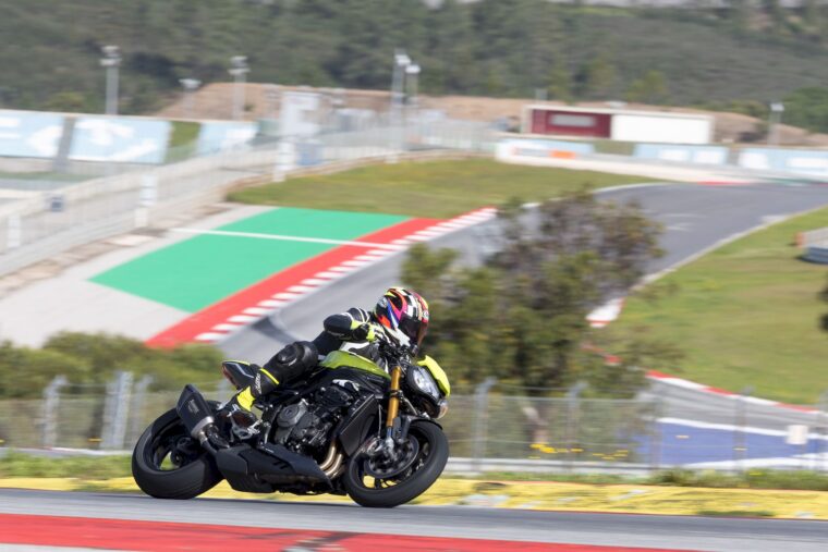 triumph-speed-triple-1200-rx-2025-9