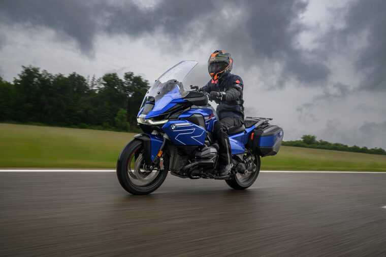 BMW-R-1300-RT-2025-prueba-opinion-lluvia-18