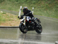 Prueba BMW R 1300 R 2025, de roadster a dragster 20 BMW R 1300 r 2025 prueba opinion lluvia 10