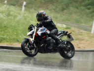 Prueba BMW R 1300 R 2025, de roadster a dragster 21 BMW R 1300 r 2025 prueba opinion lluvia 11