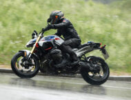 Prueba BMW R 1300 R 2025, de roadster a dragster 22 BMW R 1300 r 2025 prueba opinion lluvia 12