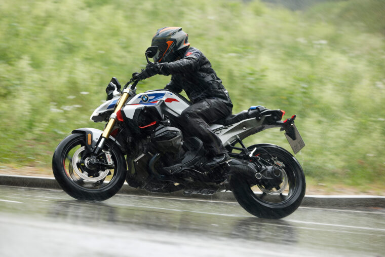 BMW-R-1300-r-2025-prueba-opinion-lluvia-12