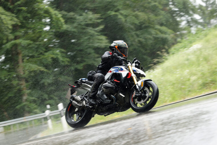 BMW-R-1300-r-2025-prueba-opinion-lluvia-13