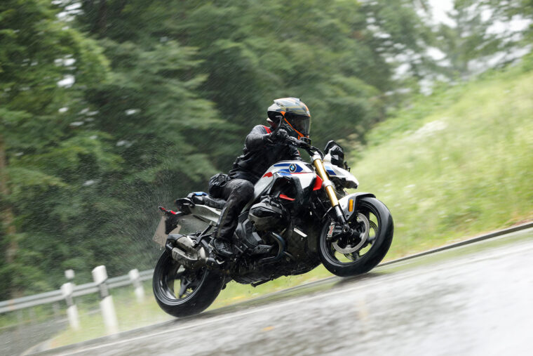 BMW-R-1300-r-2025-prueba-opinion-lluvia-14
