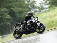 Prueba BMW R 1300 R 2025, de roadster a dragster 25 BMW R 1300 r 2025 prueba opinion lluvia 15
