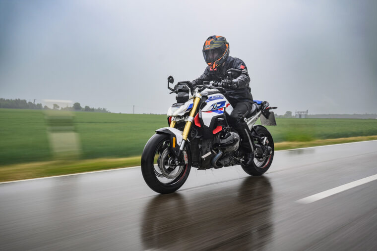 BMW-R-1300-r-2025-prueba-opinion-lluvia-18